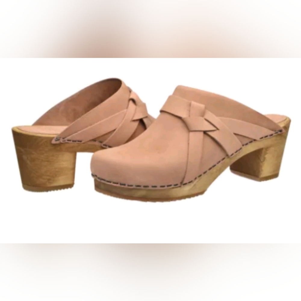 New inbox  beautiful Sanita salmon leather wood clog